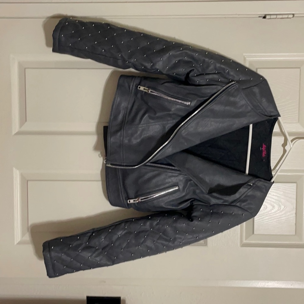 Grey leather jacket with style